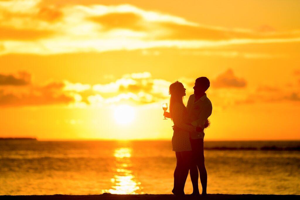 couple, silhouette, beach-1854081.jpg